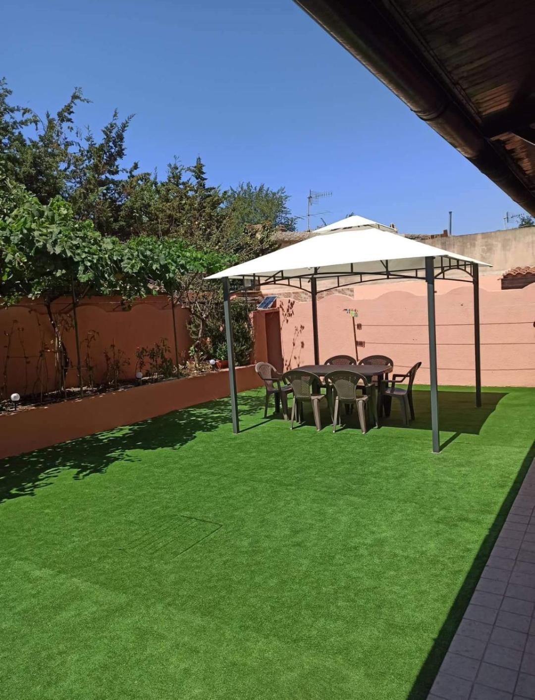 Suite Guesthouse A Pochi Passi Dal Mare Sassari Bagian luar foto